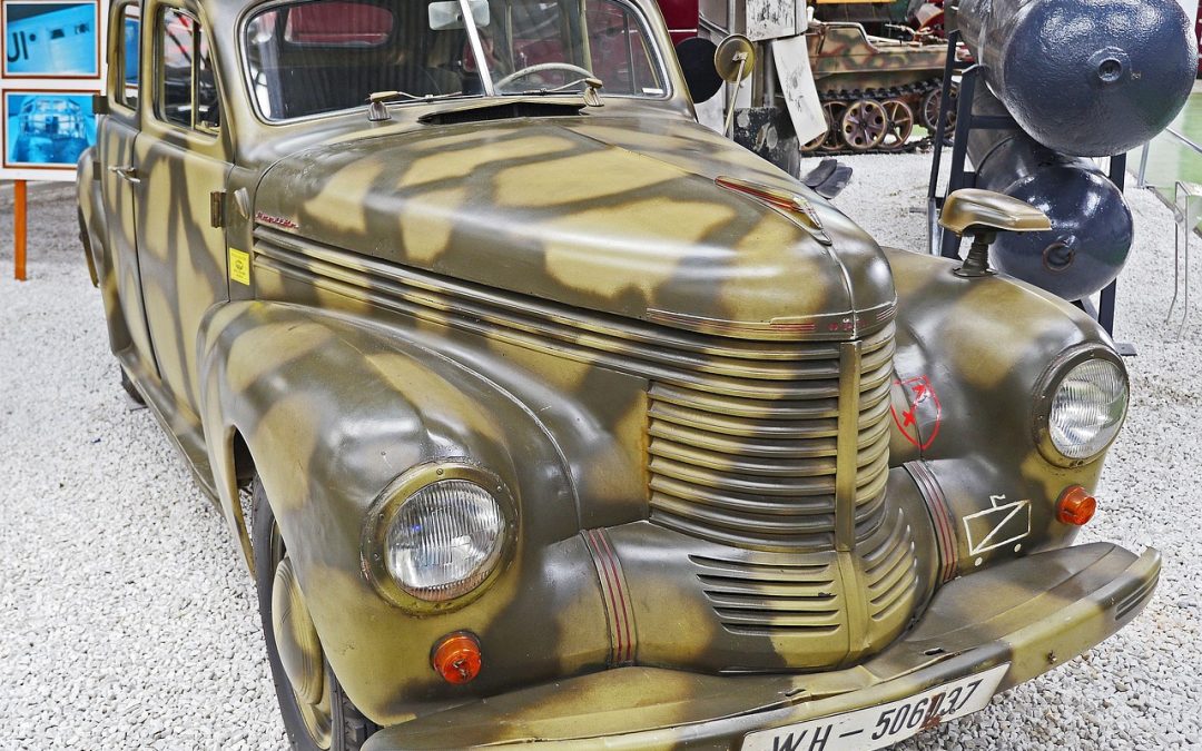 Dinas Damkar Bandung Barat Hapus Sarang Tawon di Rumah Sakit